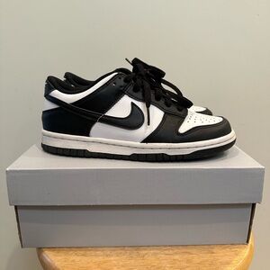 Nike Dunks- Pandas Big Kids- Big Kids 4.5